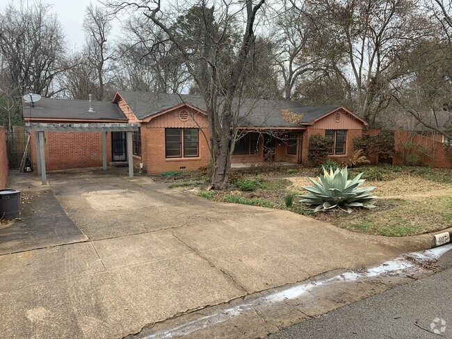 Building Photo - 1107 Dogwood St Rental