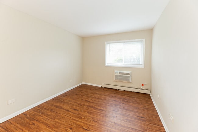 Photo - Embassy Apartments