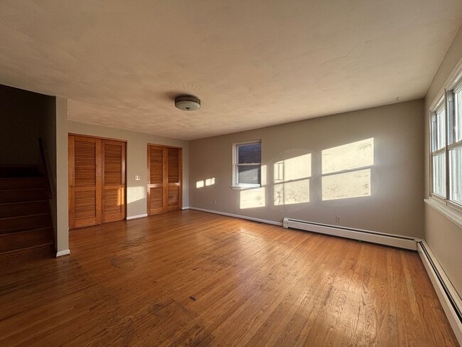 Building Photo - 226 E Chestnut St Unit 226 E Chestnut St Back Apt