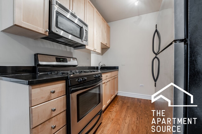 Building Photo - 3814 N Sheffield Ave Unit 2W