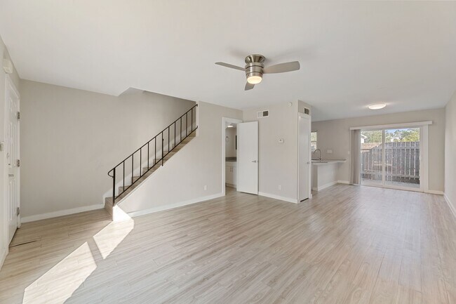 Photo - 5005 Manor Rd