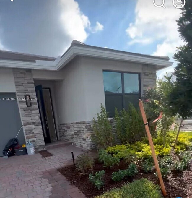 Building Photo - 4784 SW 72nd Terrace