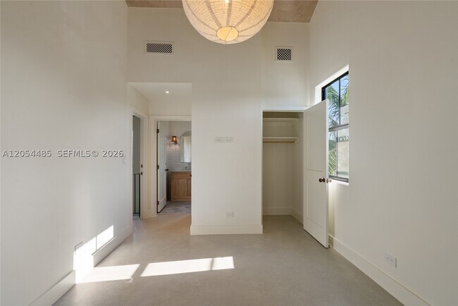 Photo - 3620 Plaza