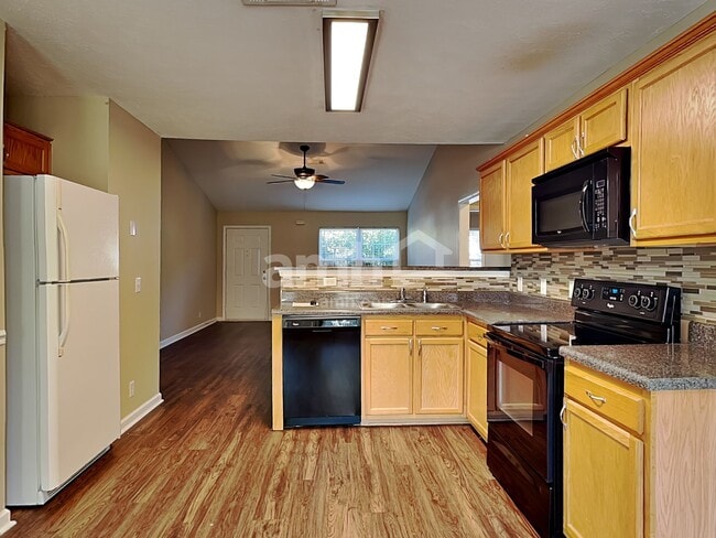 Photo - 1104 S Hampton Close