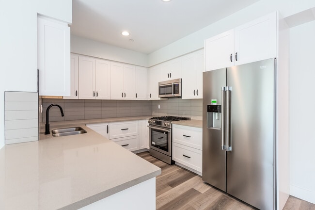 Photo - 857 N Hayworth Ave