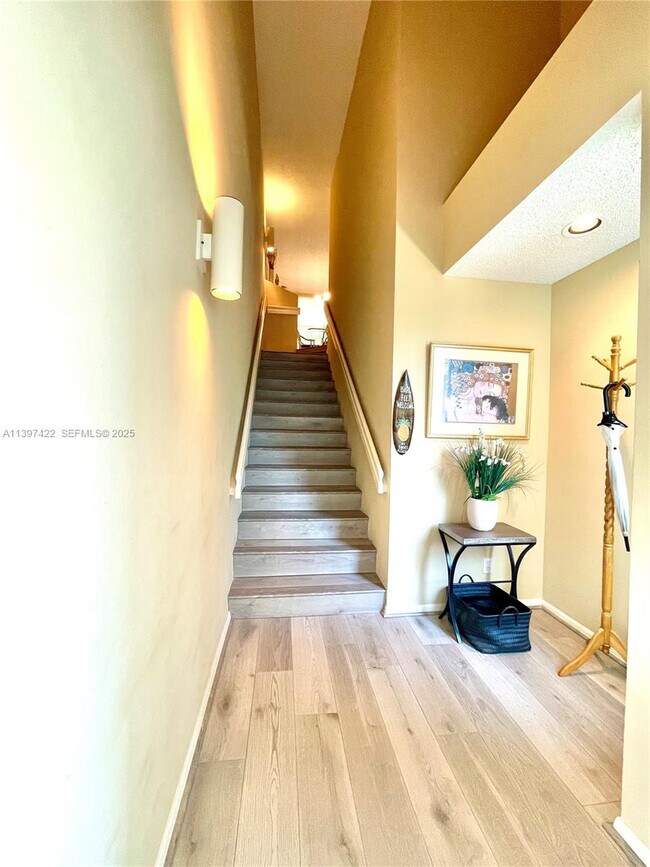 Photo - 905 Mainsail Cir Unidad 905