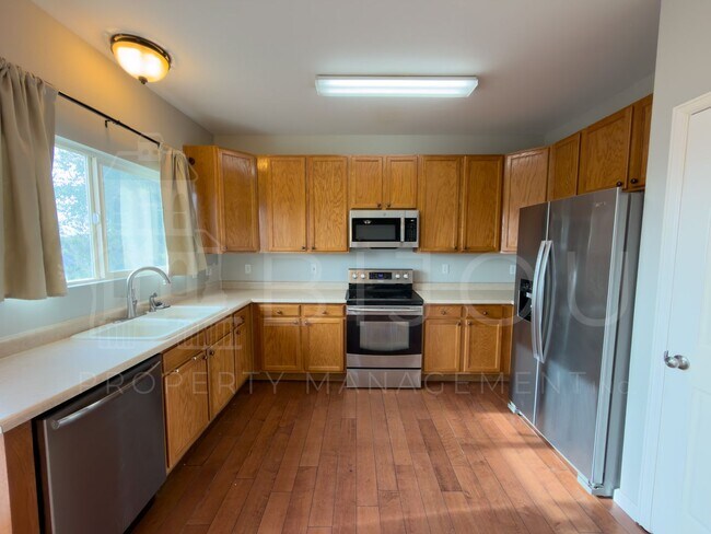 3739 Range Dr