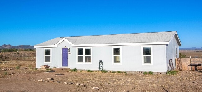 Building Photo - 3 bedroom 2 Bathroom - Horse Property Rental