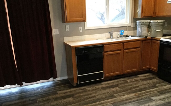 Photo - Welcome to this charming 3 bedroom, 2 bathroom home in Boise, ID.