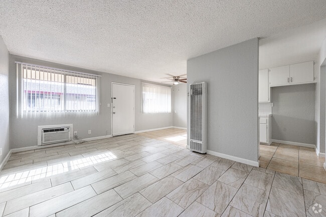 1BR, 1BA - 600SF - Living Room