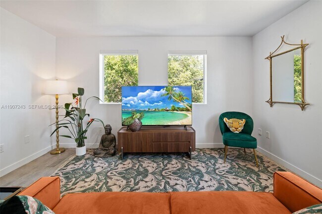 Photo - 165 NW 39th St Unit 7