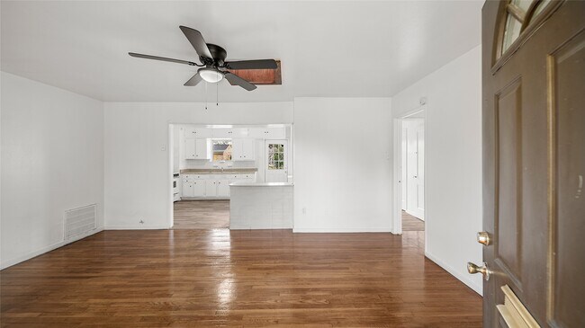 Photo - 8171 Redfern Dr