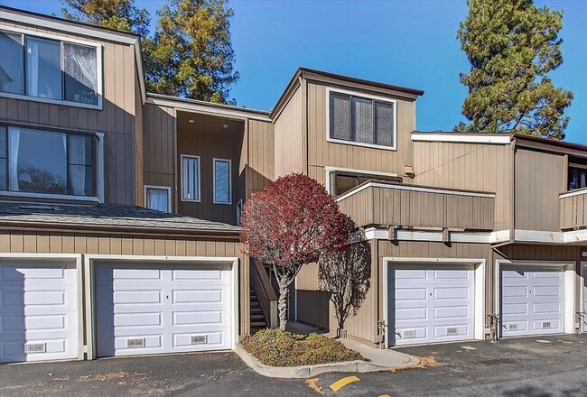 Building Photo - Bright Campbell Condo with Vaulted Ceilings & Private Balconies Unit F