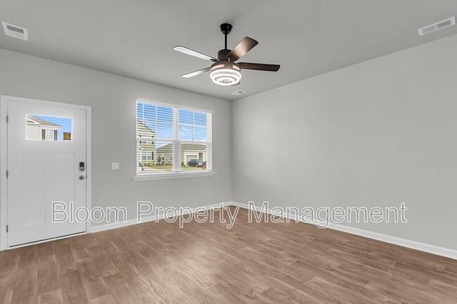 Photo - 411 Broad Elm Wy