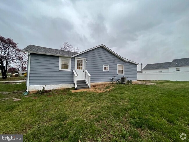 Building Photo - 14 Drexel Dr Rental