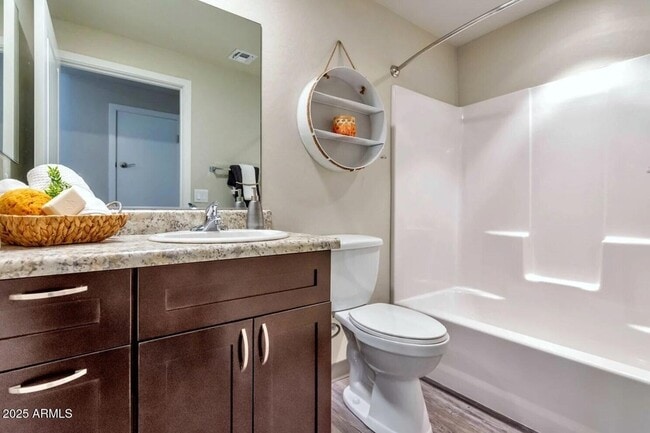 Photo - 2250 W Glendale Ave Unit 2