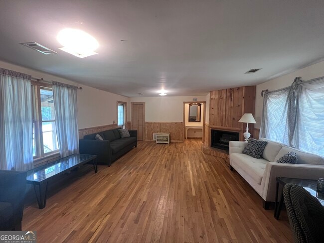 Photo - 844 Shorewood Cir