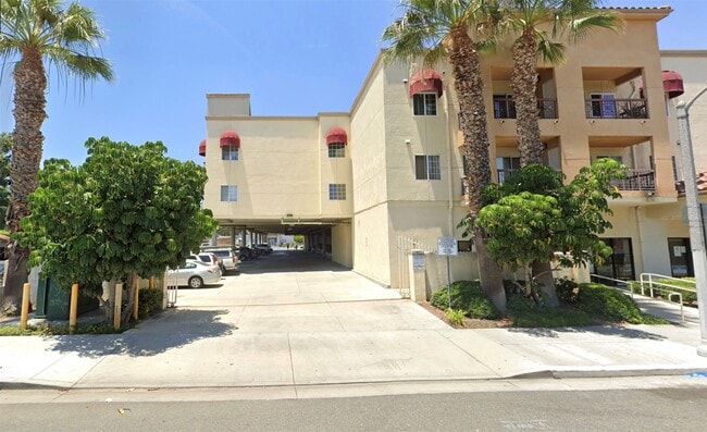 Building Photo - 9927 San Antonio Ave