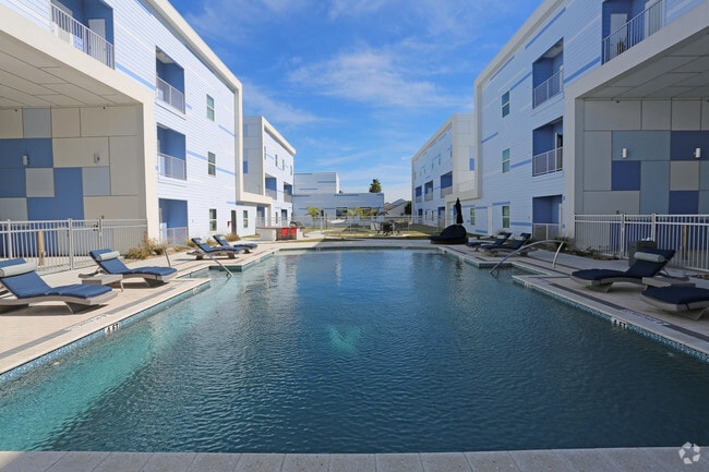 2500 N McColl