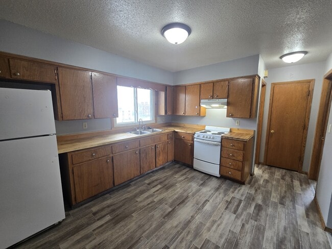 Building Photo - 811 W 3rd St