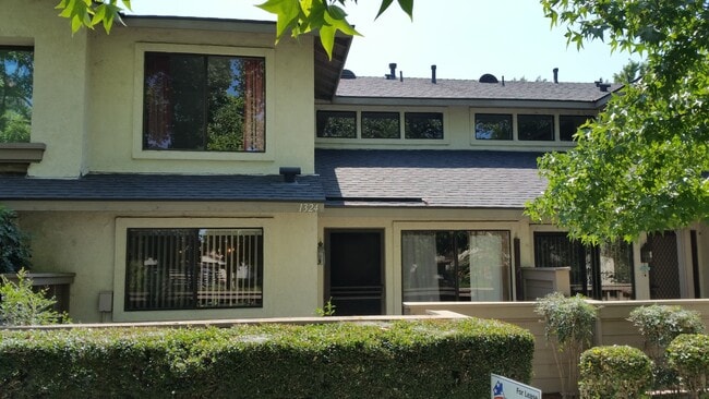 Building Photo - 2BED/2.5BATH Rental