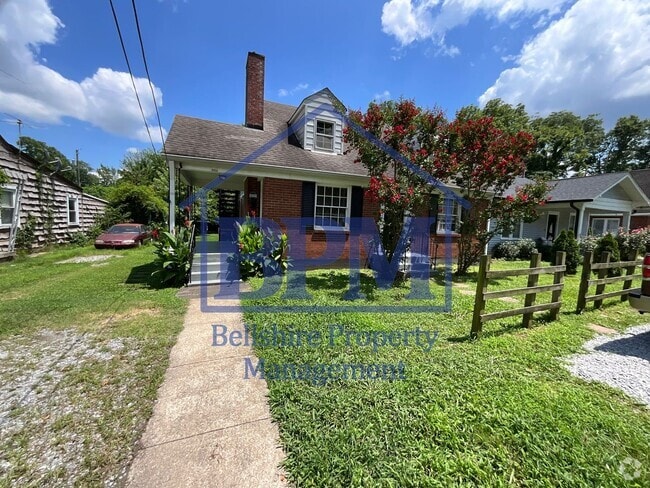Building Photo - Spacious 3 Bed, 2 Bath Bottom-Floor Duplex... Unit A Rental