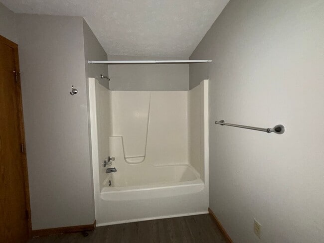 Photo - Southwood Dr SW - 782-784 Unit 782