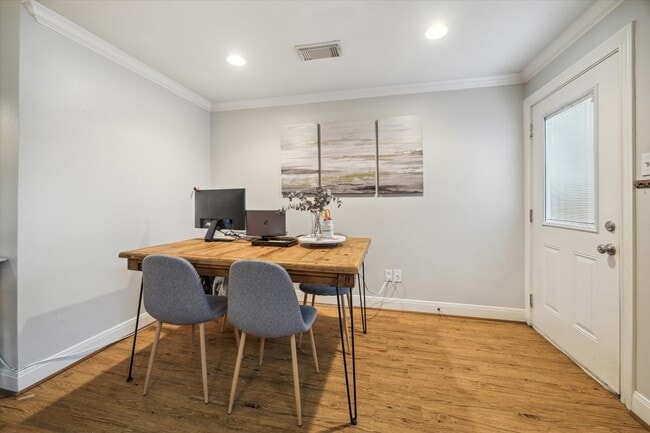 Photo - 611 E 20th St