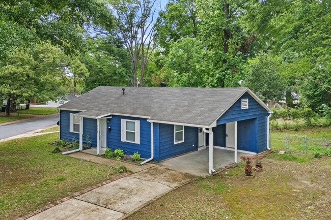 Building Photo - 102 Pine Cir