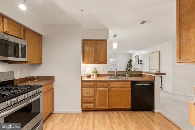 Photo - 6111 Wigmore Ln Unidad F