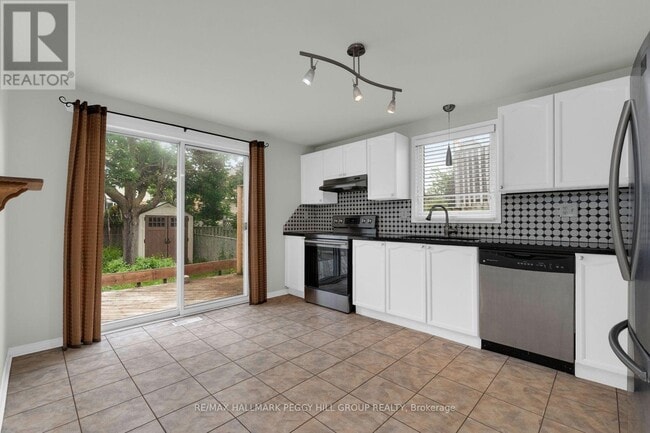 Photo - 27 Finlay Rd