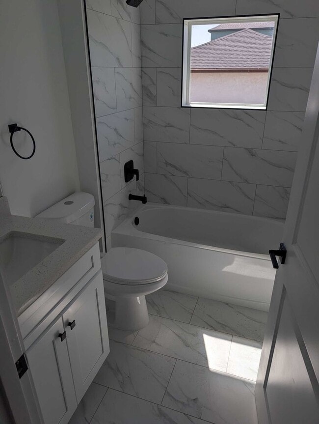 Photo - 1423 NE 12th Pl