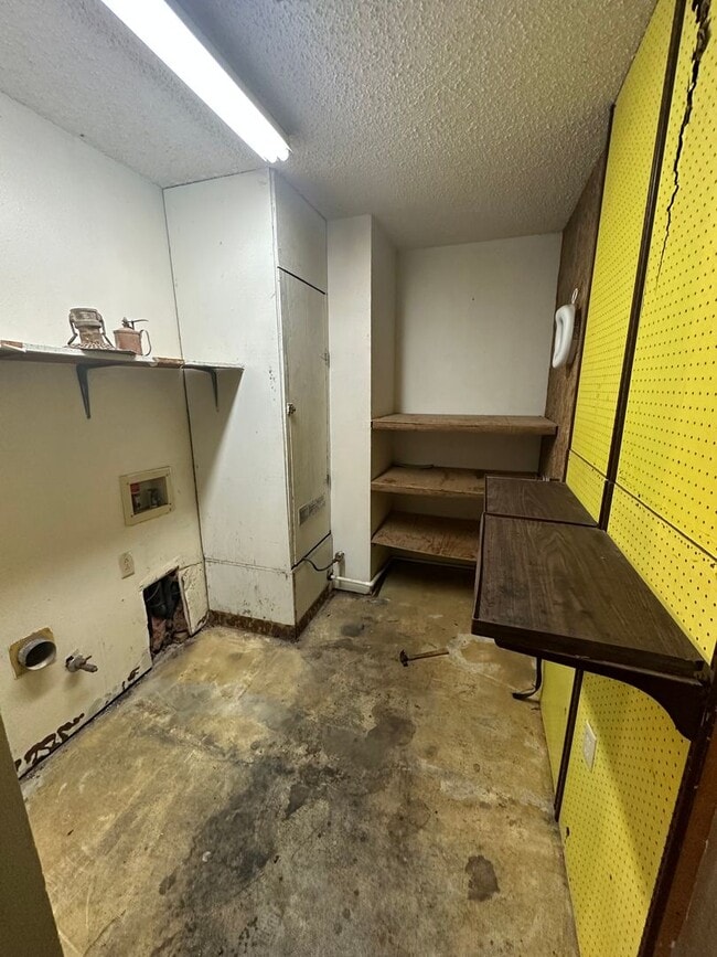 Photo - 3/2/2 Located of Washington and Hillside