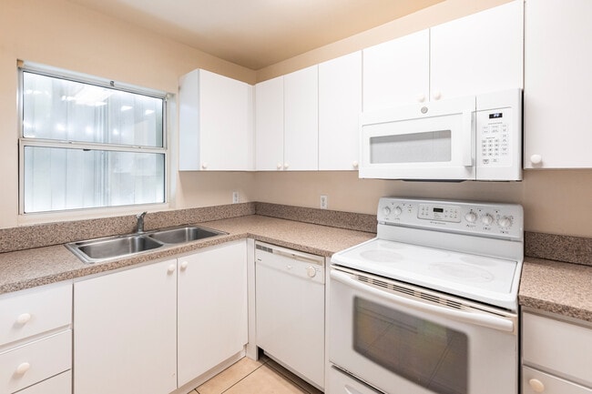 Building Photo - 1321 SE 8th Ave