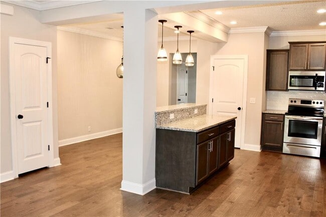 Photo - 402 Mariners Cir