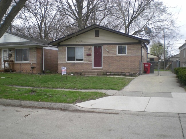 Photo - 19430 Colman St House