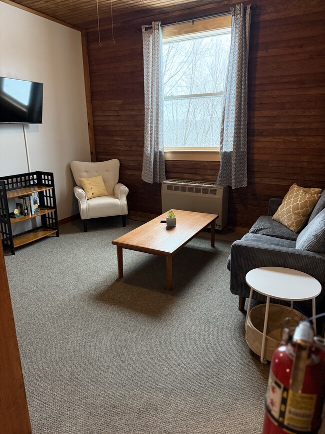 Building Photo - 40 Main St Unit B