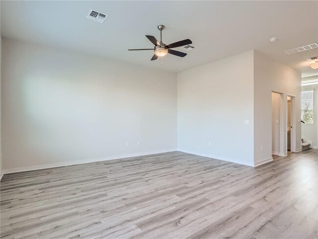 Photo - 1309 Showbox St