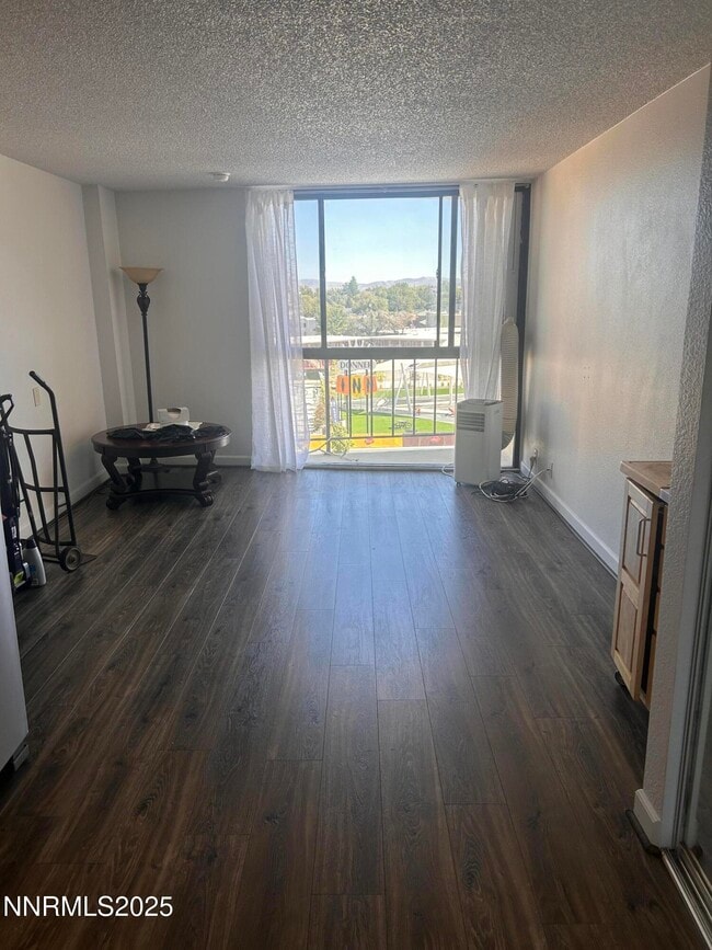 Building Photo - 567 W 4th St Unit Apt 302