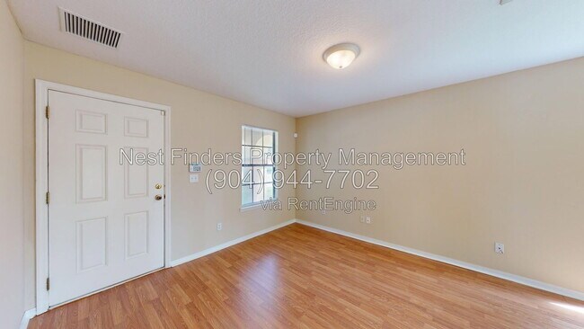315 Redwood Ln