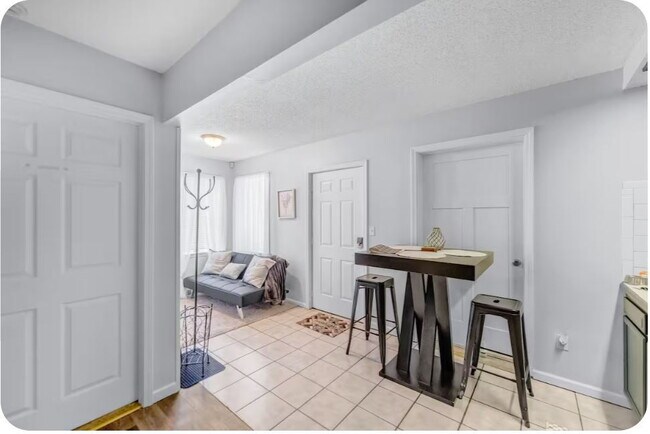 Furnished 1-Bedroom Apartment with Private Entrance and Free Laundry
