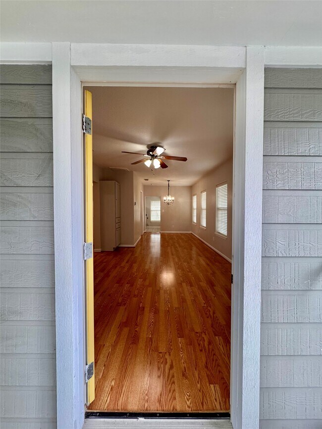 Photo - 805 Tabor St