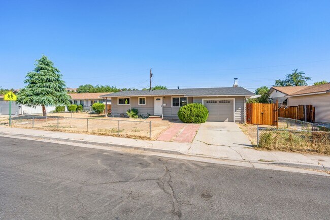 Photo - 2565 Pequop St