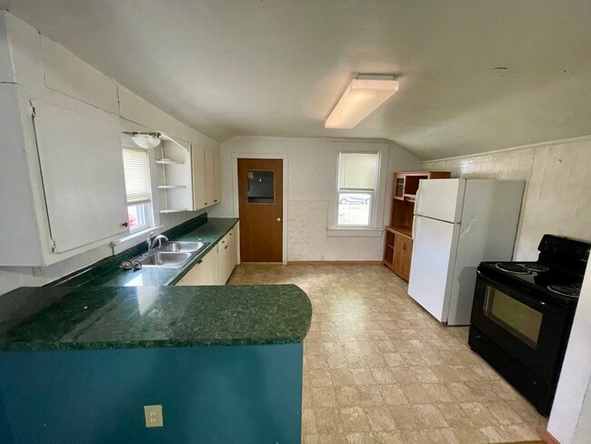 Photo - 720 W Lincoln Ave