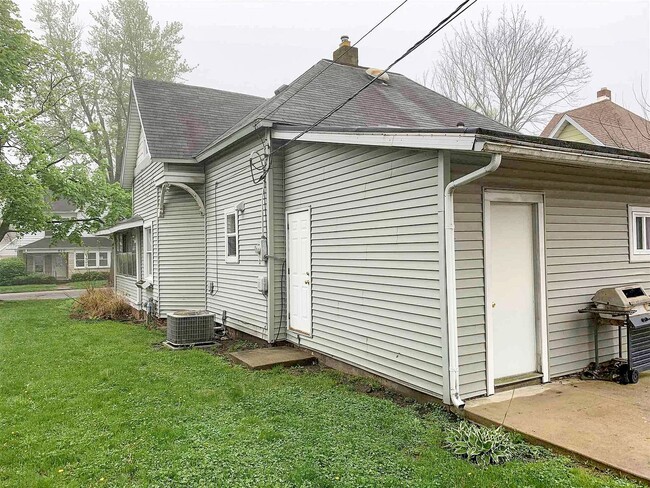 Photo - PRELEASING for AUGUST! Close to Campus