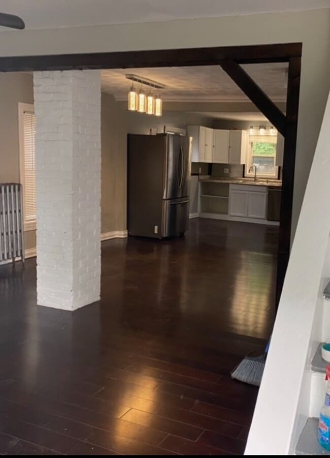 Building Photo - Fuller Properties