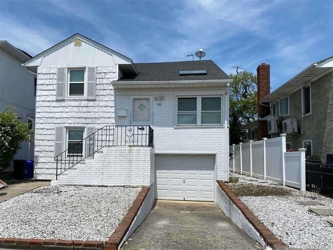 Building Photo - 555 E State St Rental