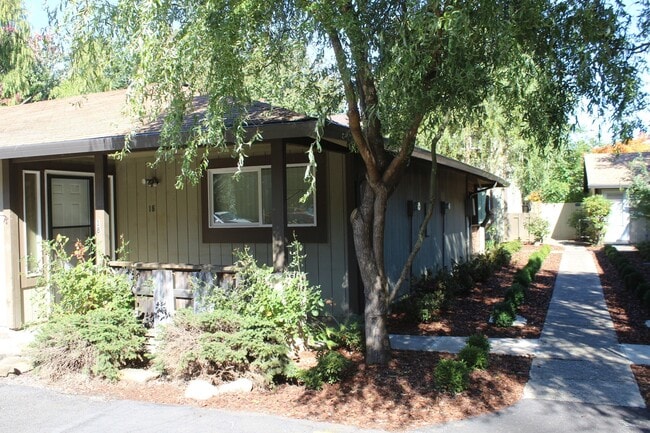 Castillian Apartments - Portland Oregon - Castillian Townhomes