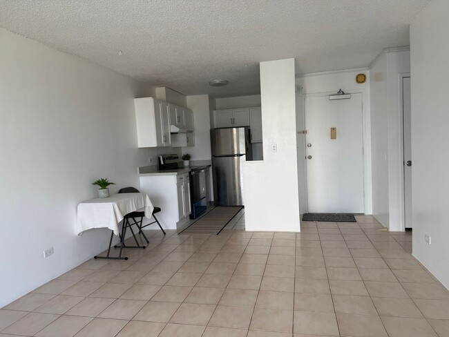 Newly Renovated 2 Bedrooms, 2 Full Baths w... - Newly Renovated 2 Bedrooms, 2 Full Baths w... Condo Unit 1713