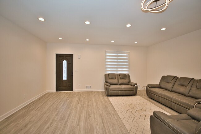 Photo - 4616 N Kostner Ave